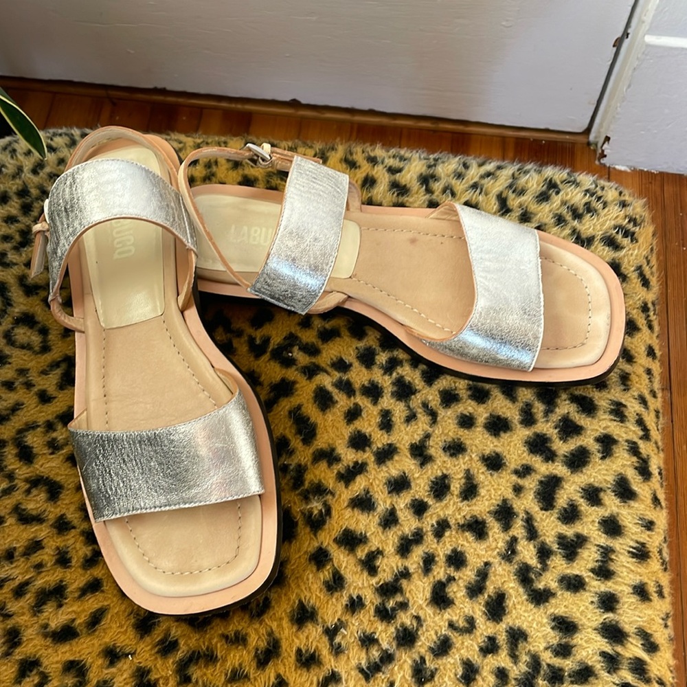 Sz 40 Labucq silver leather strappy sandals